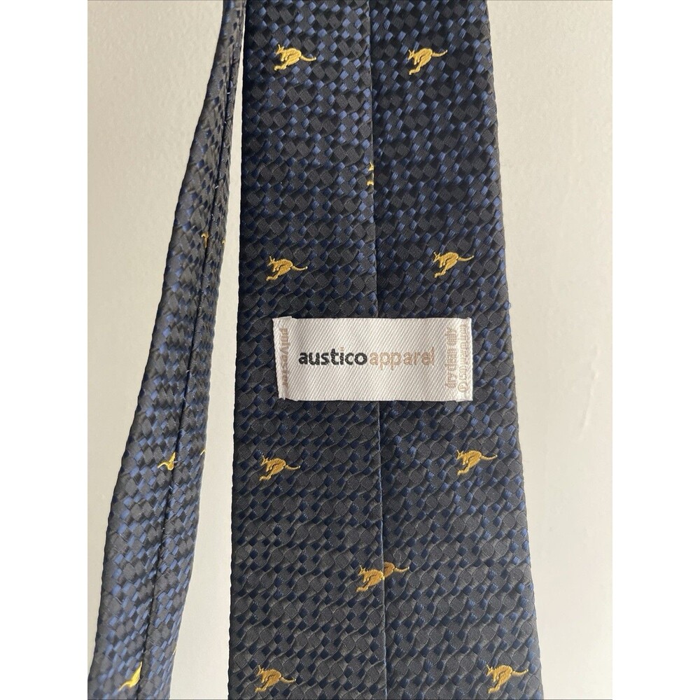 NWT Australian Tie Co Neck Tie Mens Blue Kangaroo Novelty Animal Print Jacquard - Picture 8 of 8